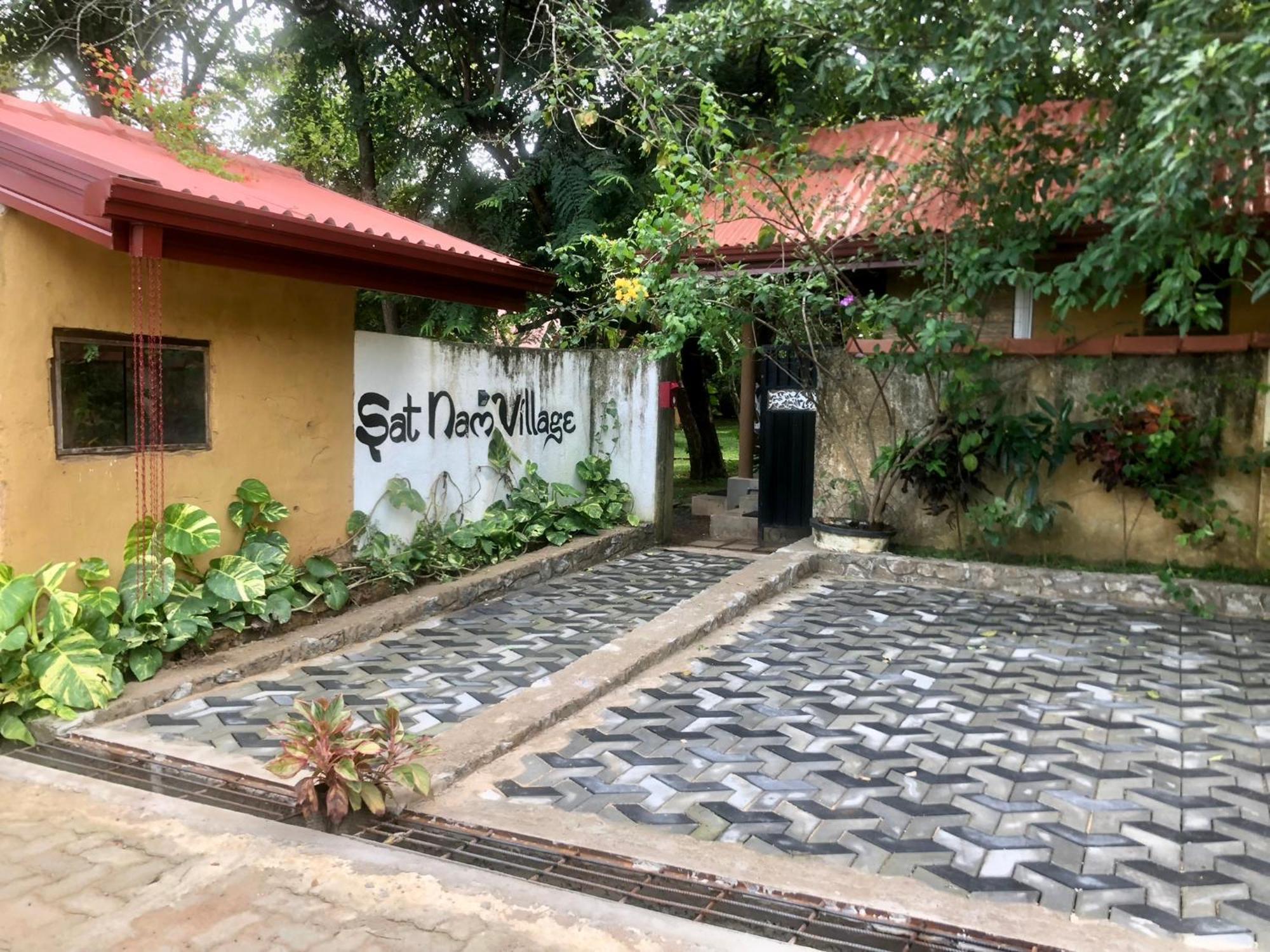 Sat Nam Village Eco-Hotel Sigiriya Buitenkant foto